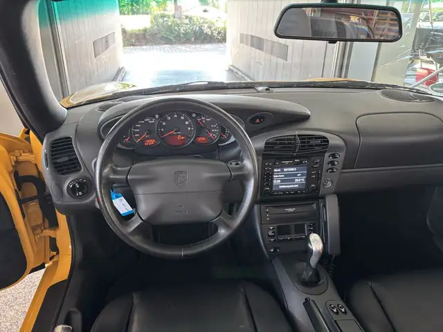 Porsche 911 view 14