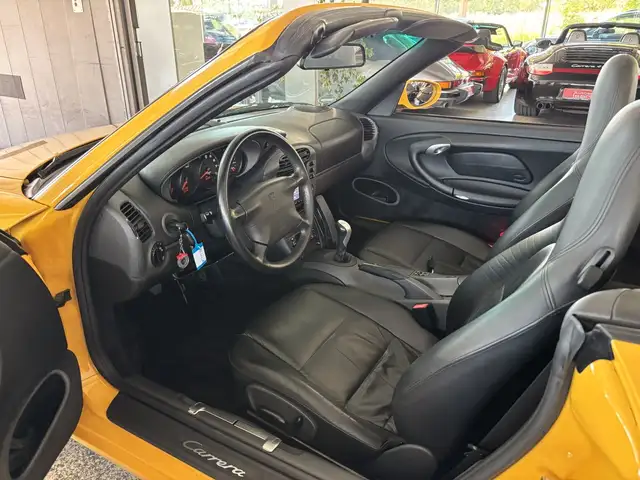 Porsche 911 view 12