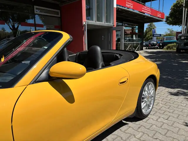 Porsche 911 view 10
