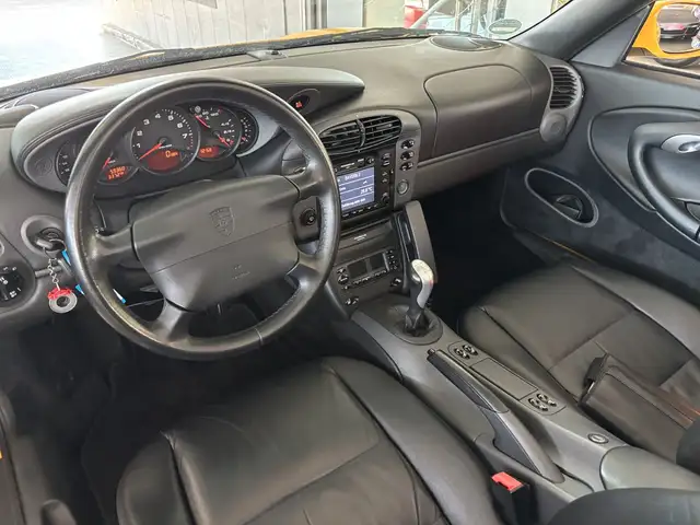 Porsche 911 view 13