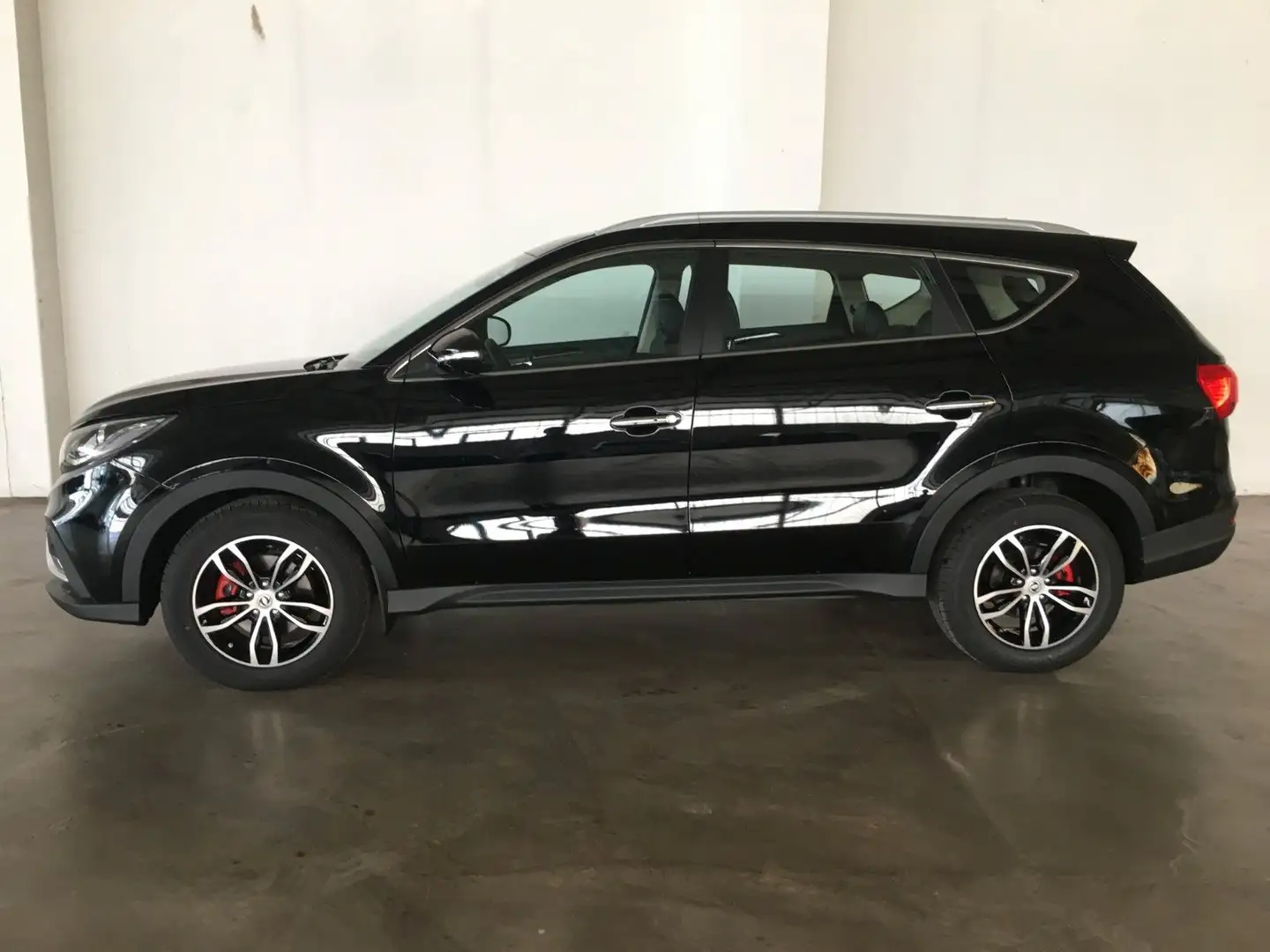 DFSK Glory 580 DFSK Glory 580 1.5 7-Sitzer "Gasanlage" Negro - 2