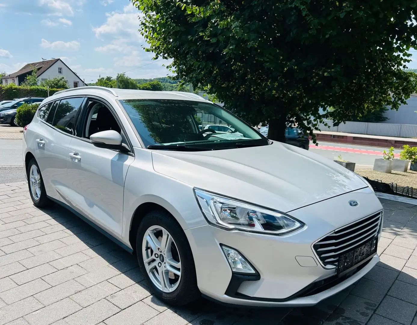 Ford Focus Turnier Cool & Connect Silber - 1
