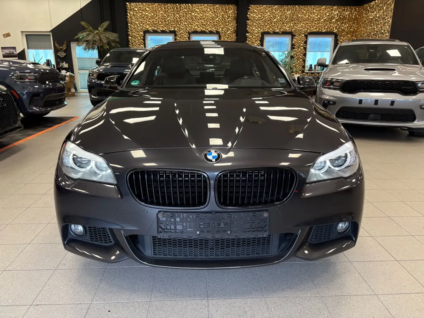 BMW 550 i xDrive/M-Paket/Leder/PDC/Schiebedach/night Grau - 2