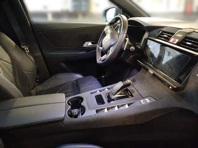DS Automobiles DS 7 Crossback view 12