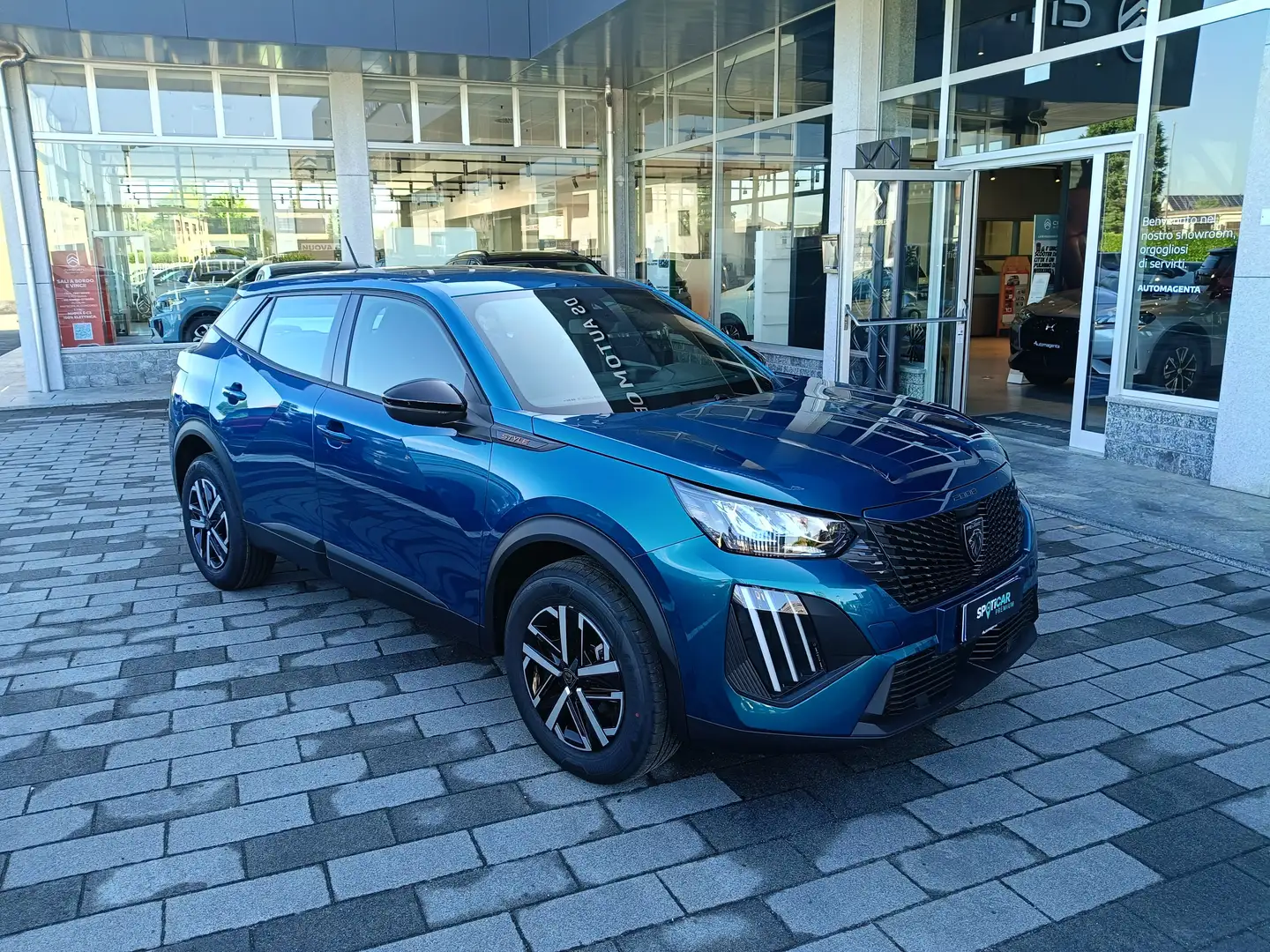 Peugeot 2008 1.2 PureTech 100cv STYLE KM ZERO Verde - 1