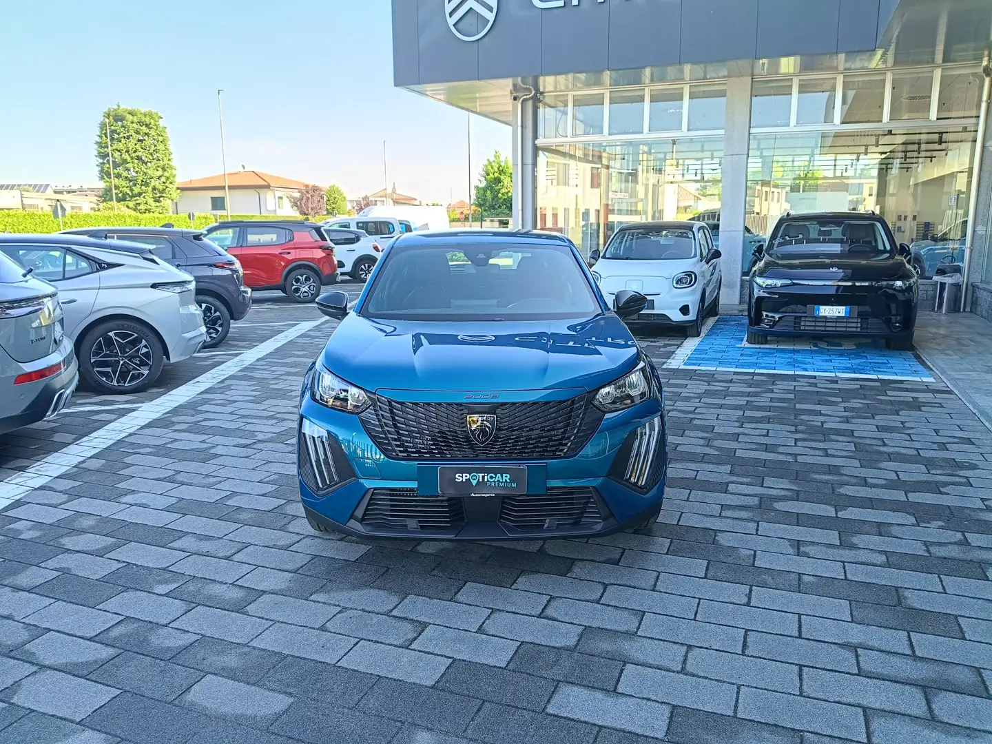 Peugeot 2008 1.2 PureTech 100cv STYLE KM ZERO Verde - 2