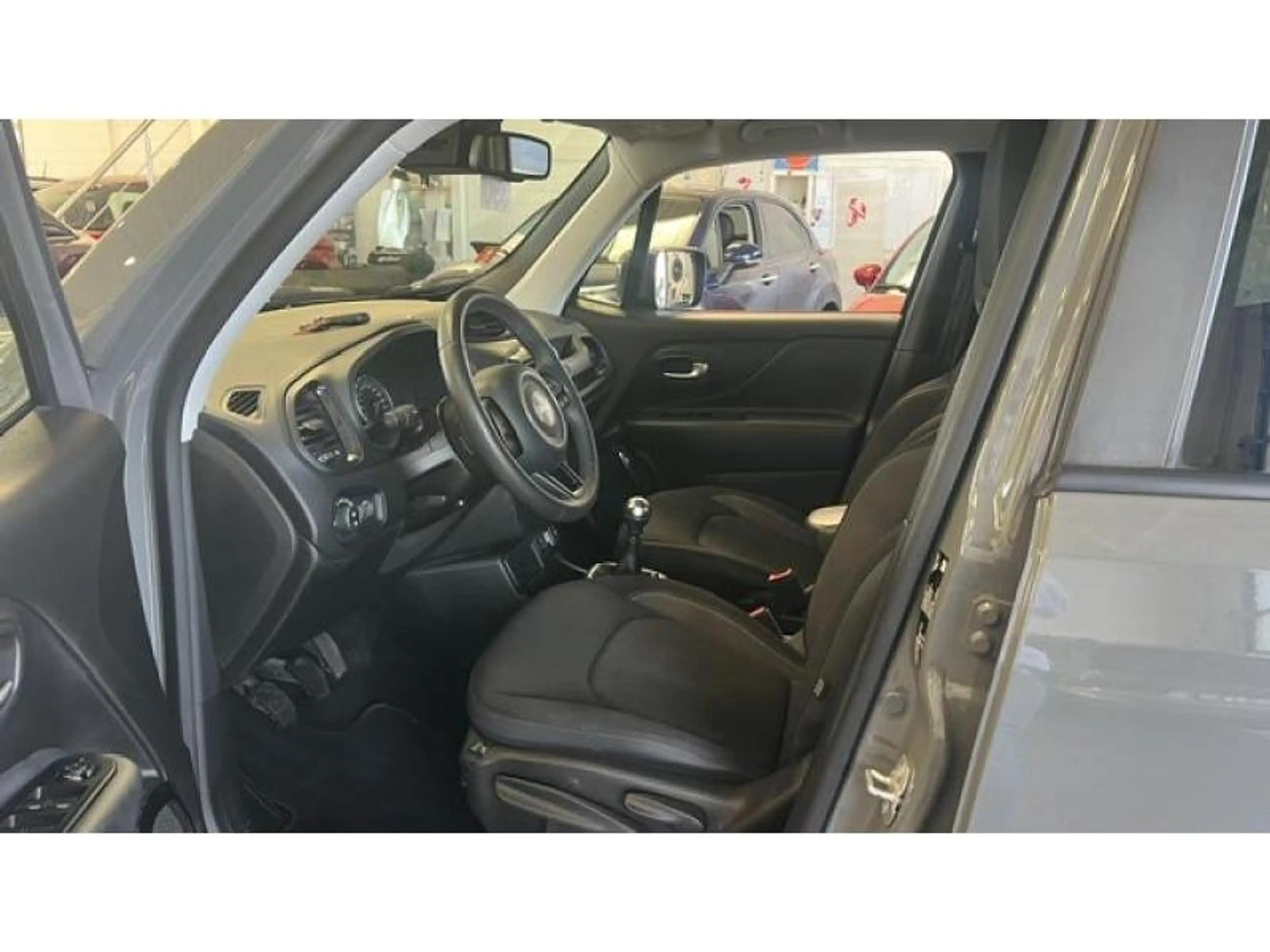 Jeep Renegade Limited — photo 9