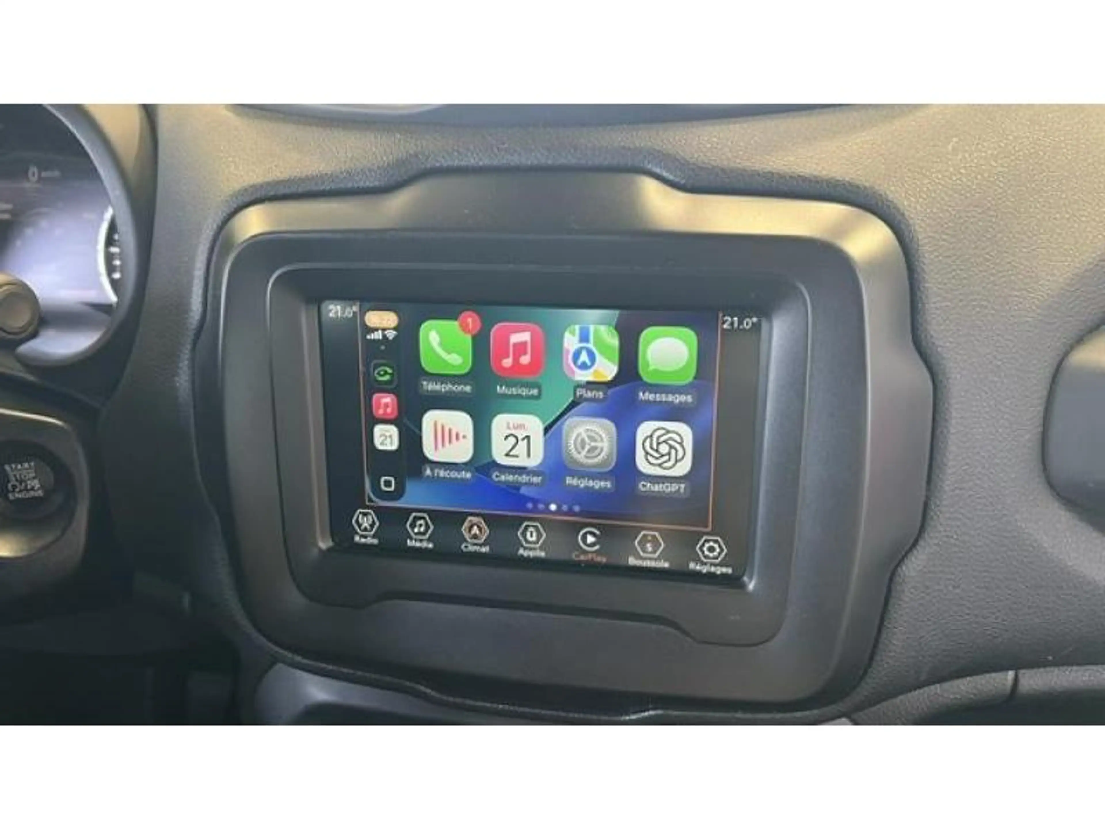 Jeep Renegade Limited — photo 13