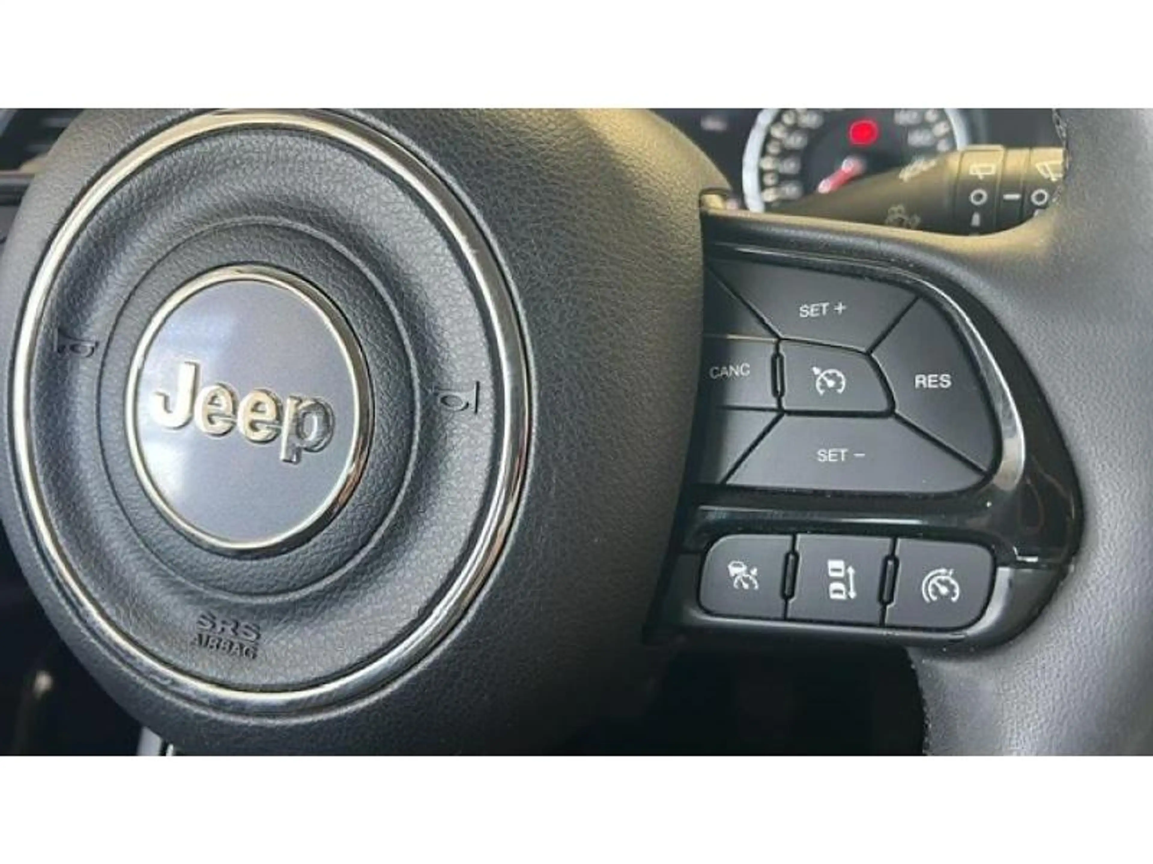 Jeep Renegade Limited — photo 12