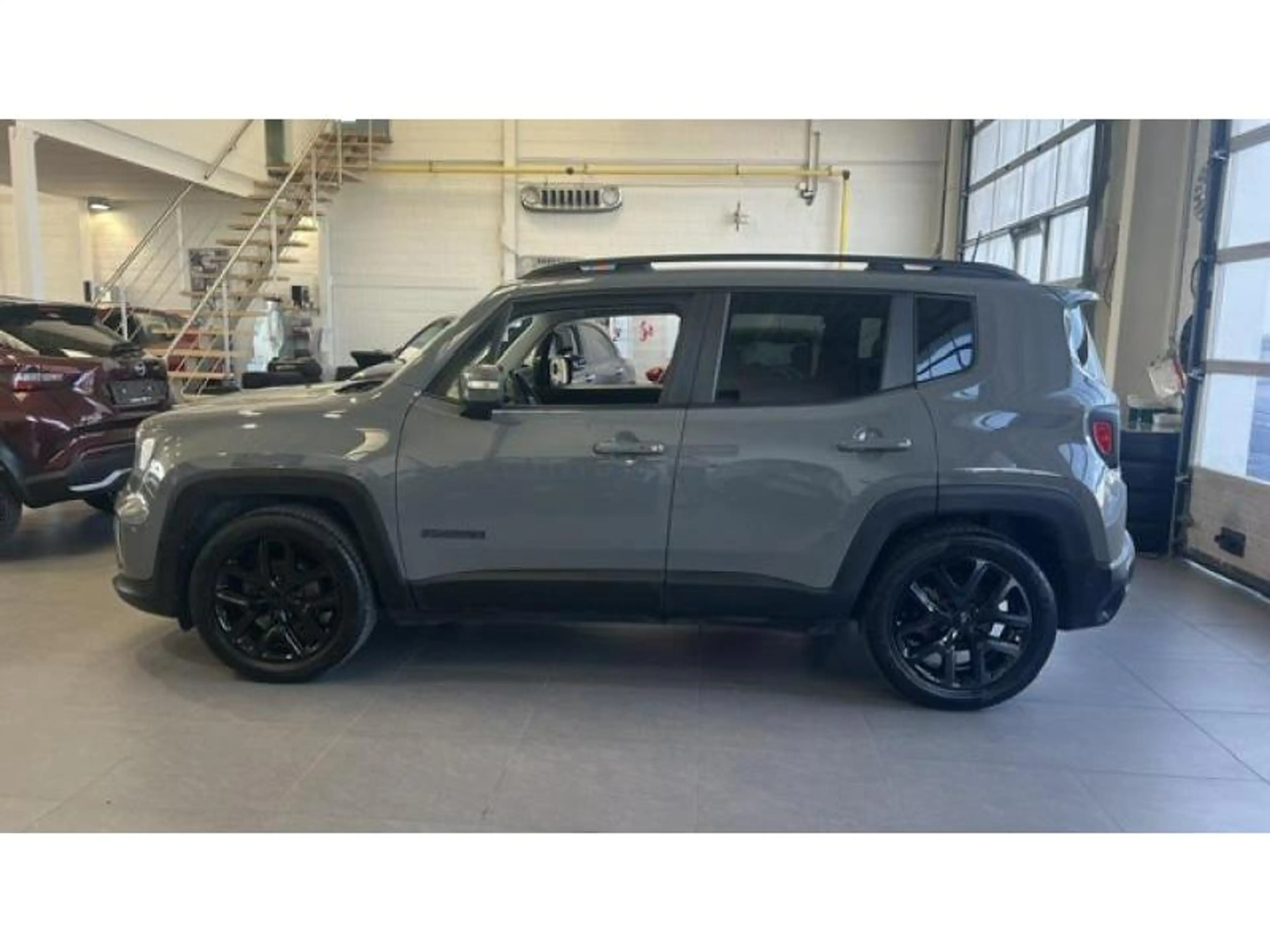 Jeep Renegade Limited — photo 2