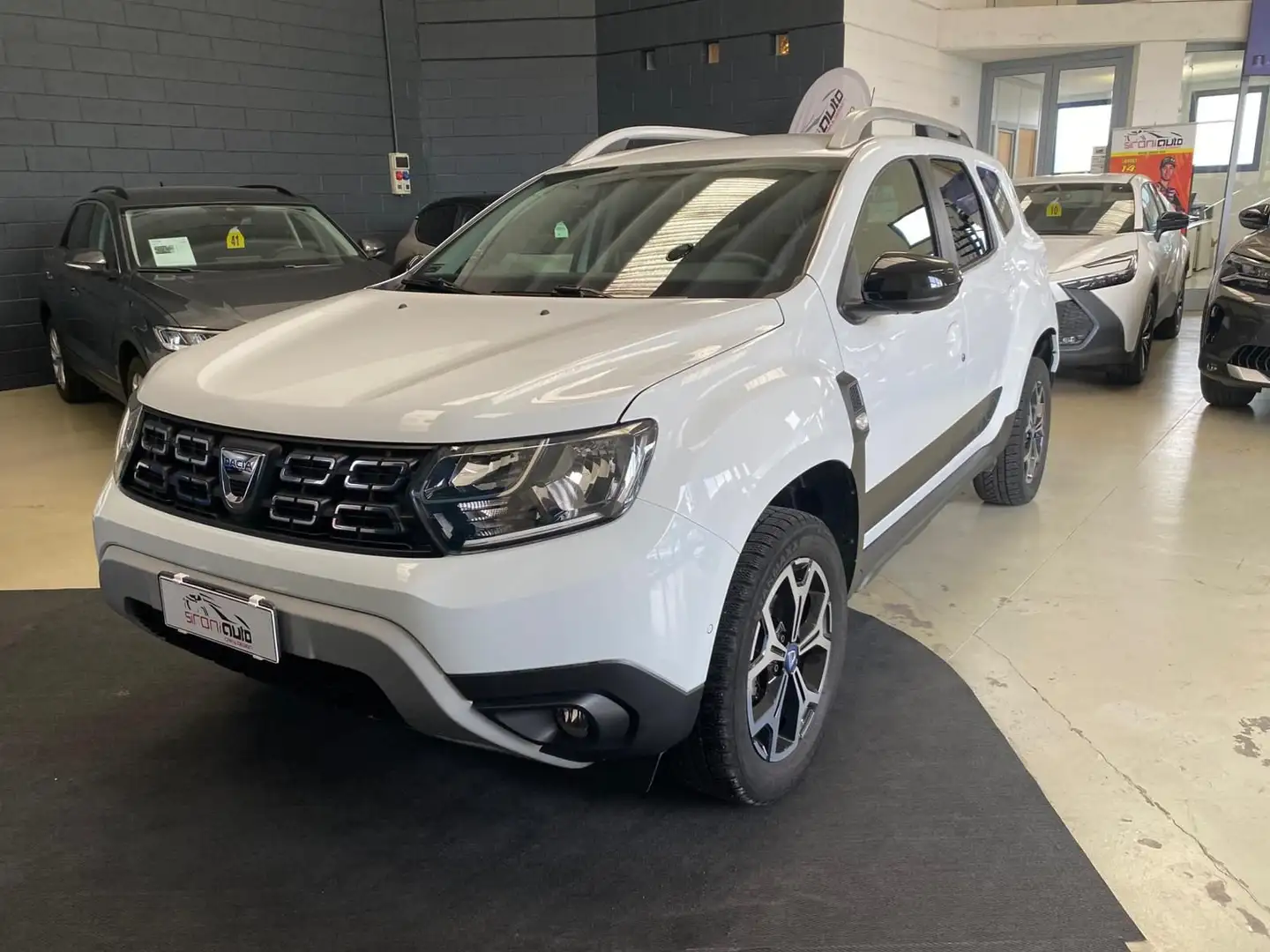 Dacia Duster 1.0 TCe 110 CV ECO-G 4x2 15th Anniversary bijela - 1