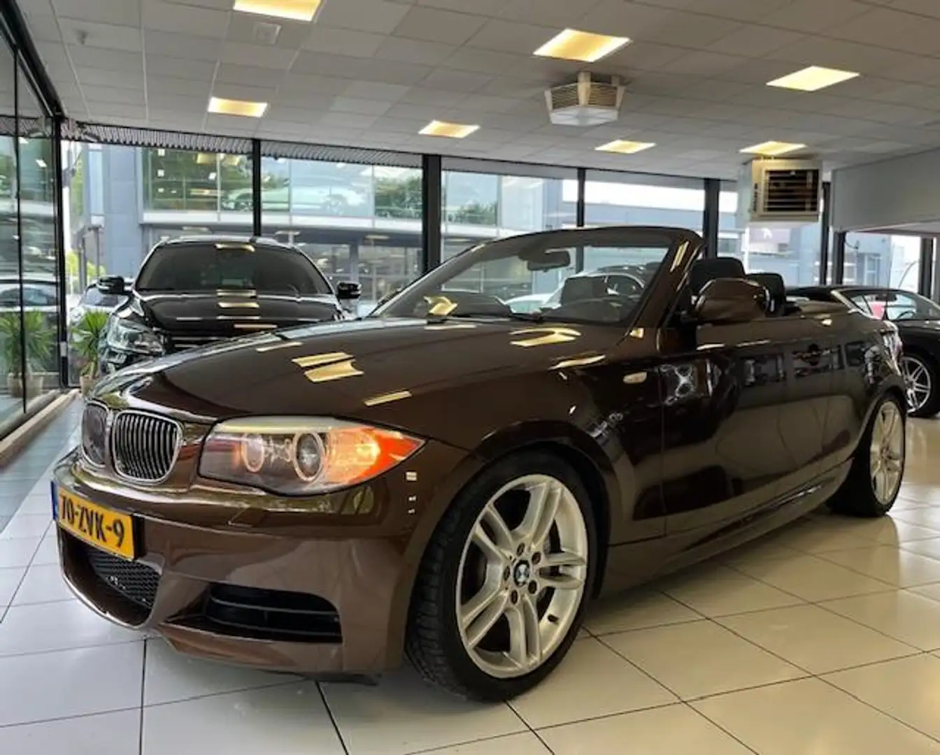 BMW 135 1-serie Cabrio 135i/M-pakket/306 PK/Dealer onderho Bruin - 1