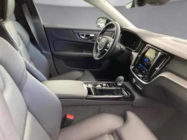 Volvo V60 Plus, T6 eAWD Plug-in Hybrid, Elektrisch/Benzin, Dark Ansicht 11