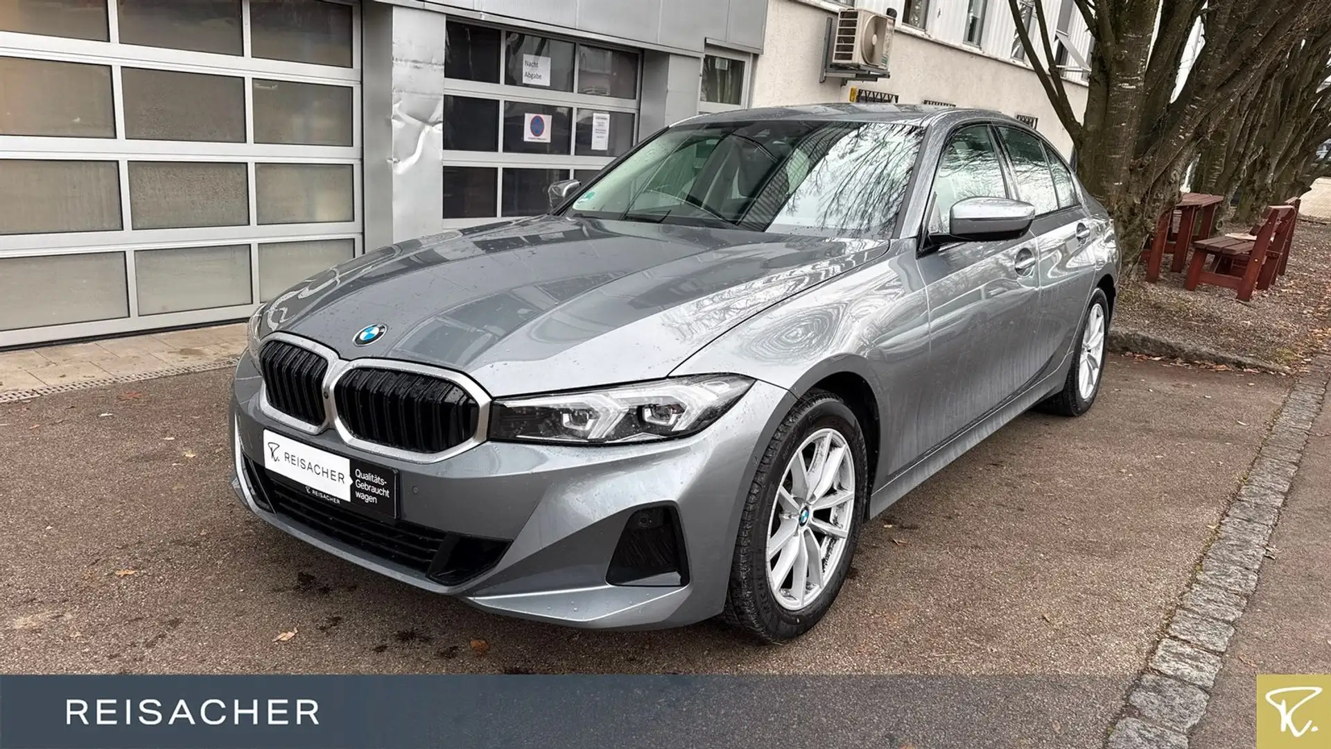 BMW 318 i A Lim LCProf,HUD,360°,Keyless,LM17" Grau - 1