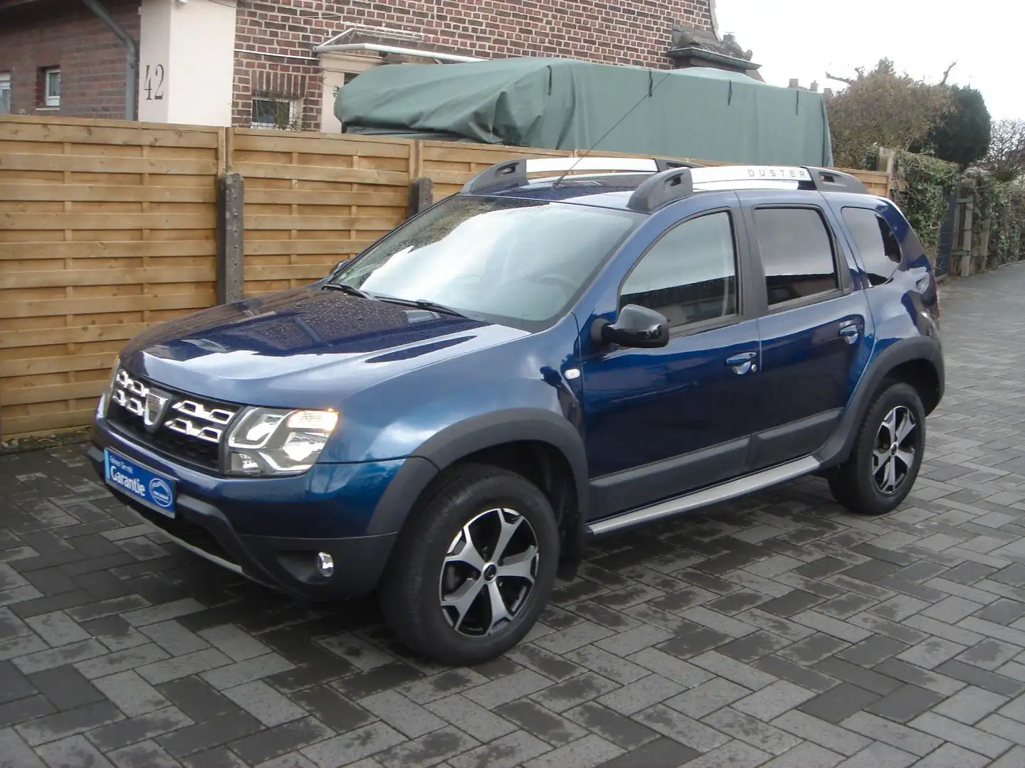 Dacia Duster DUSTER 1,5 DCI PRESTIGE+AUTOM+LEDER+AHK+TOP Blauw - 1