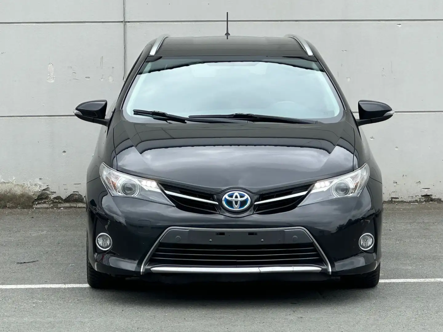 Toyota Auris 1.8 VVT-i Hybrid Touring Sports Negro - 2