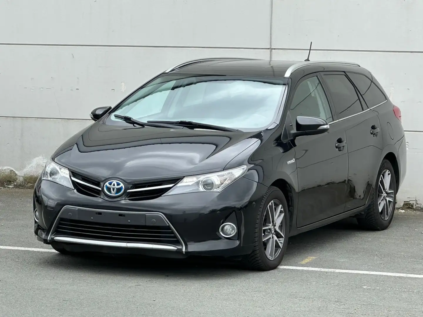 Toyota Auris 1.8 VVT-i Hybrid Touring Sports Negro - 1