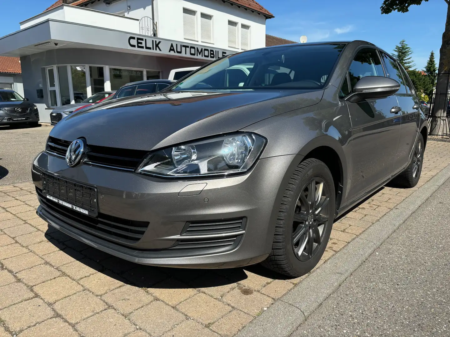 Volkswagen Golf VII 2.0 TDI lim. Comfortline BMT Grau - 1