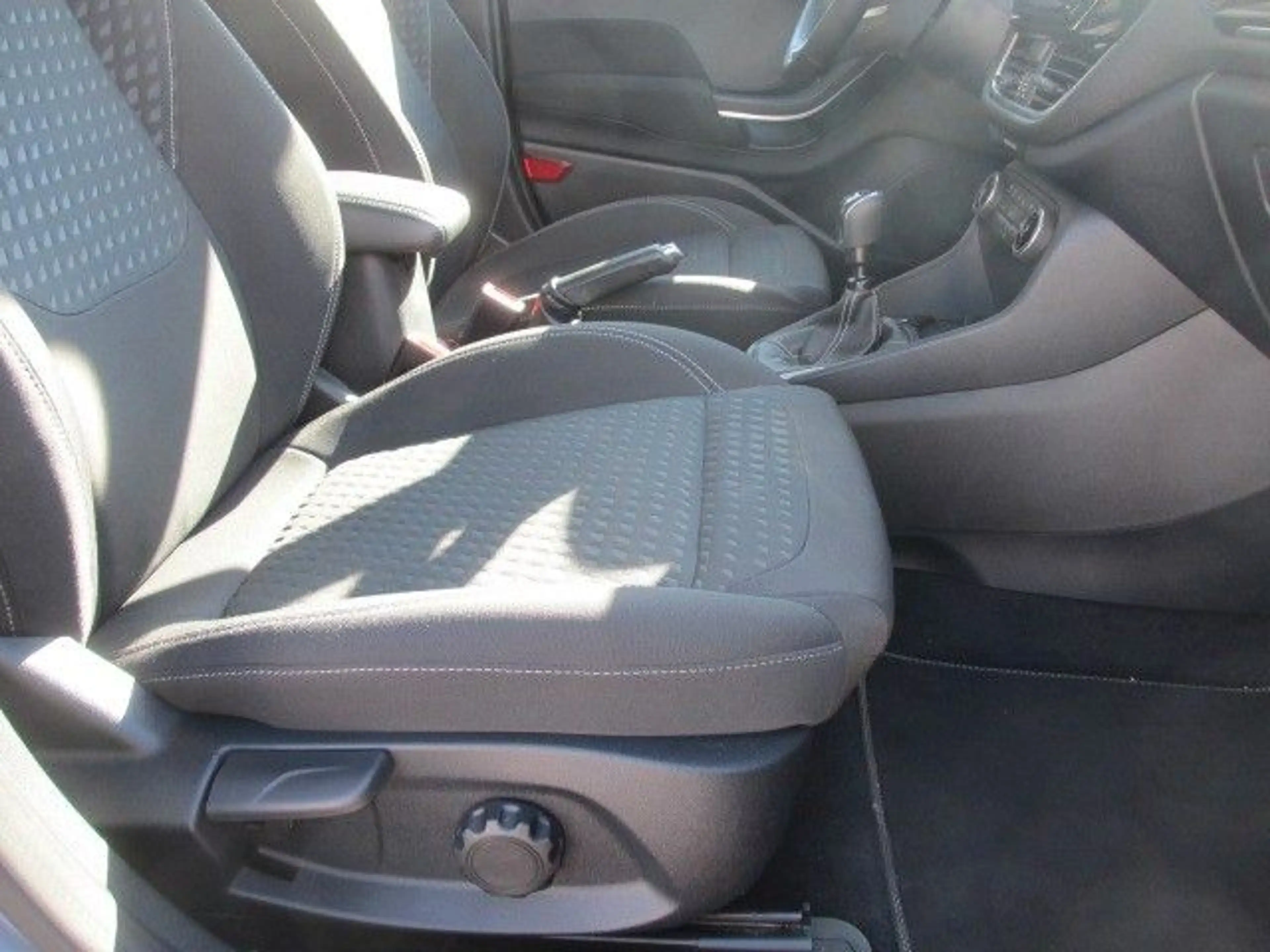 Ford Fiesta Titanium X, AHK abnehmbar, Winter-Paket — photo 26