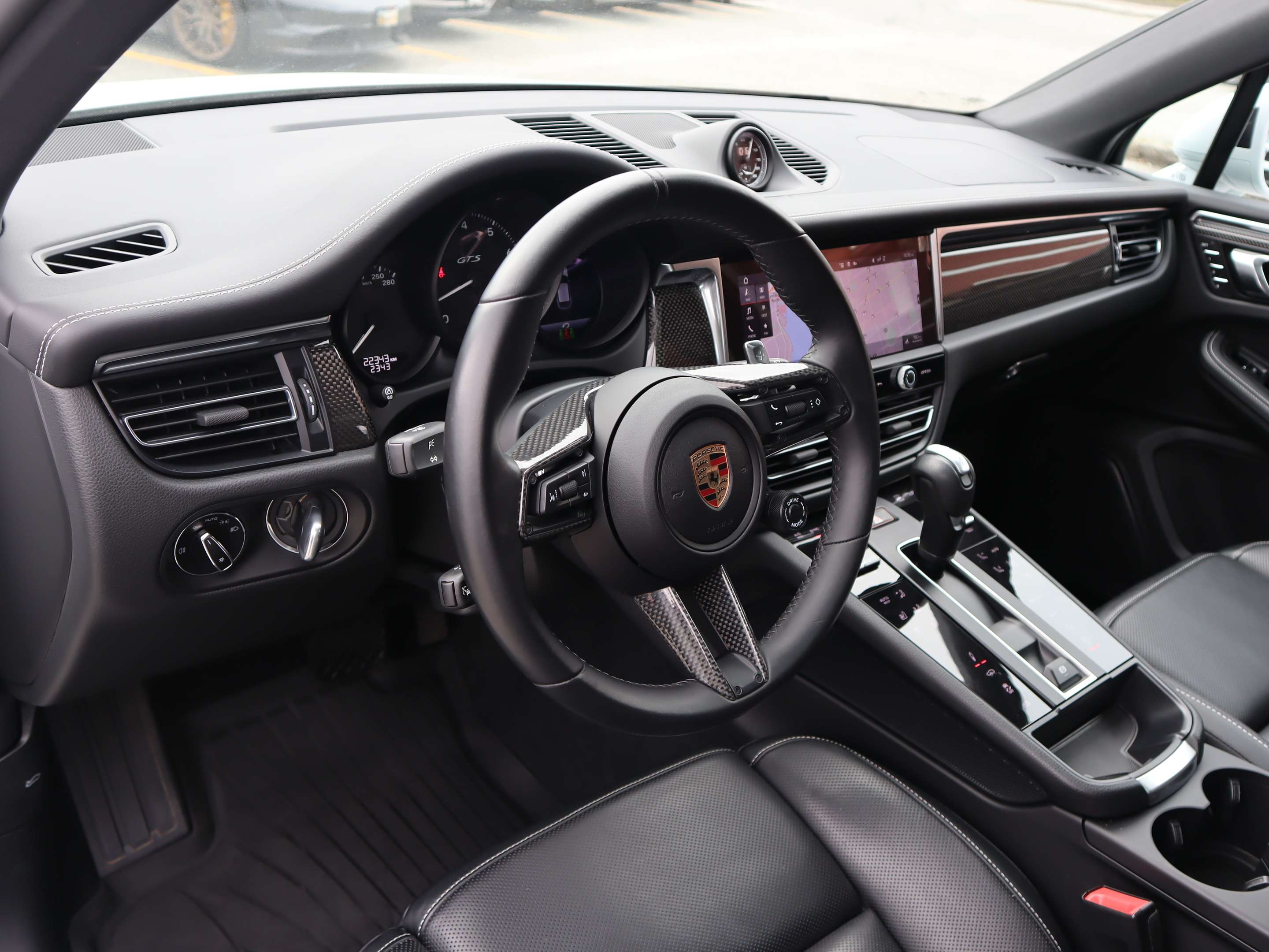 2024 Porsche Macan GTS AWD thumb 12