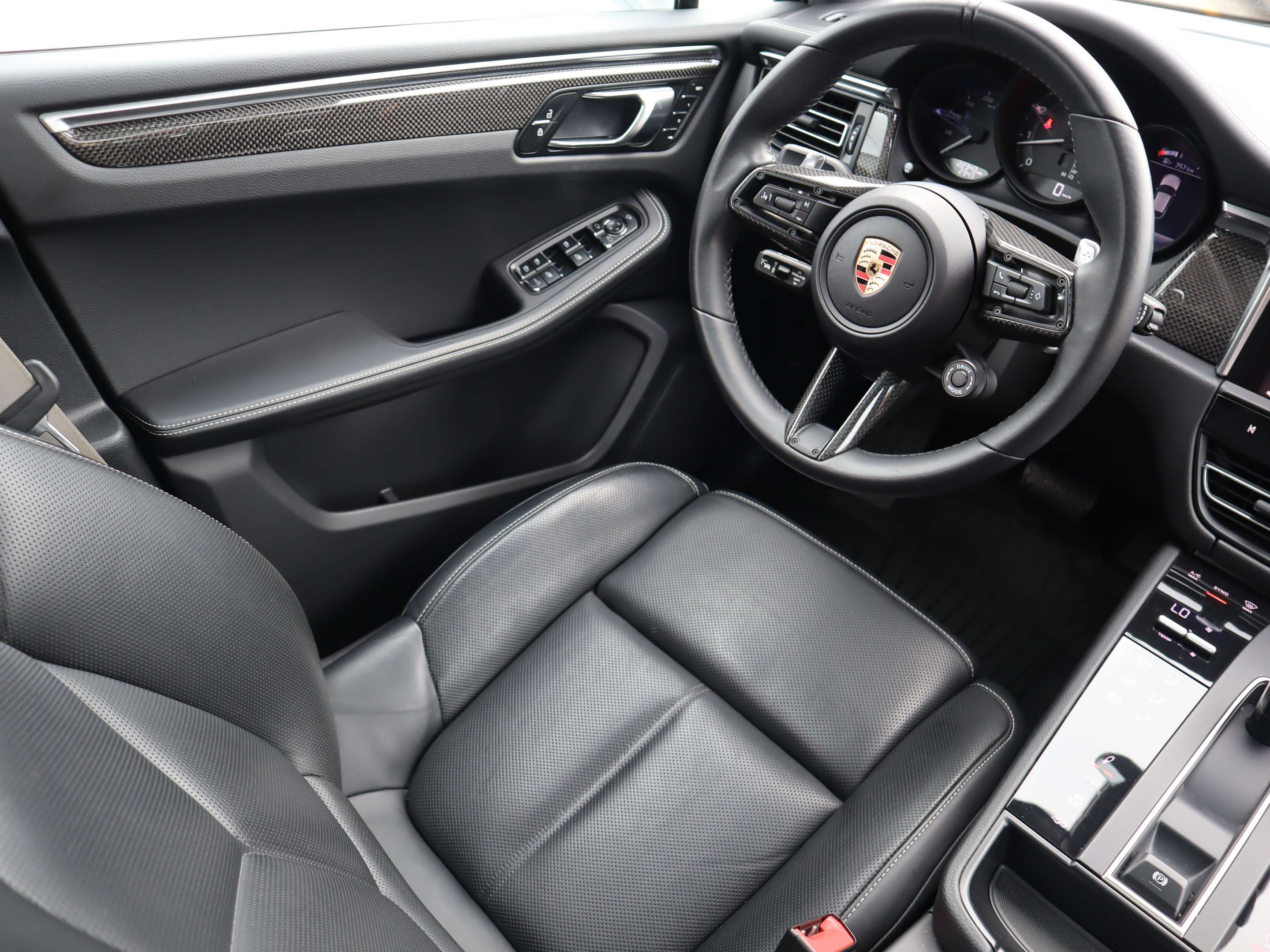 2024 Porsche Macan GTS AWD thumb 15