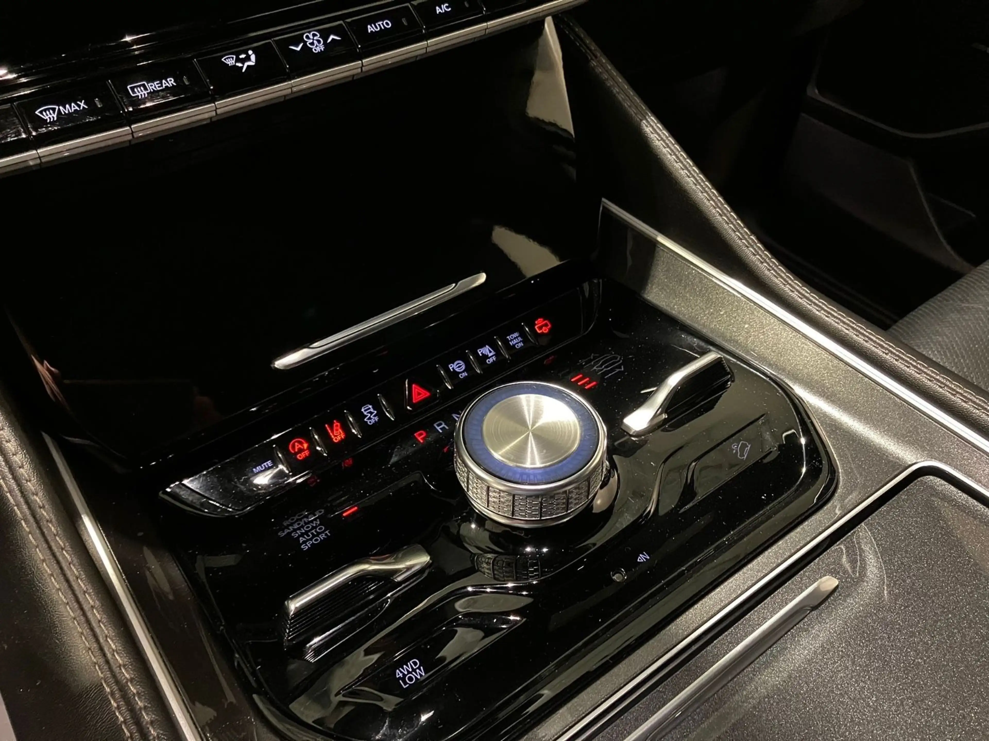 Jeep Wagoneer Series 3 5,7 8 Sitzer 4x4 LPG AIR — photo 15