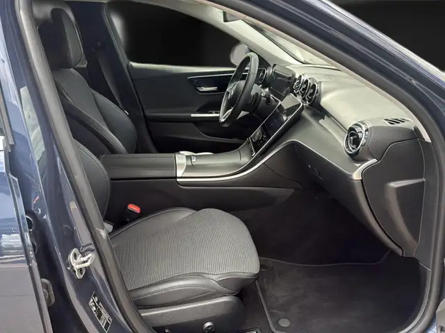 Mercedes-Benz C view 13