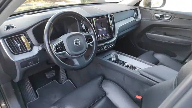 Volvo XC60 view 8