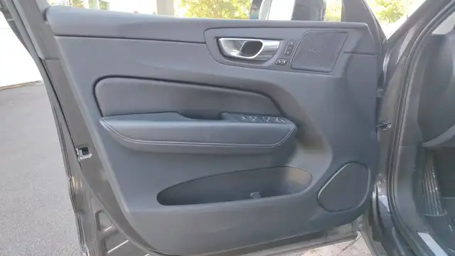 Volvo XC60 view 7