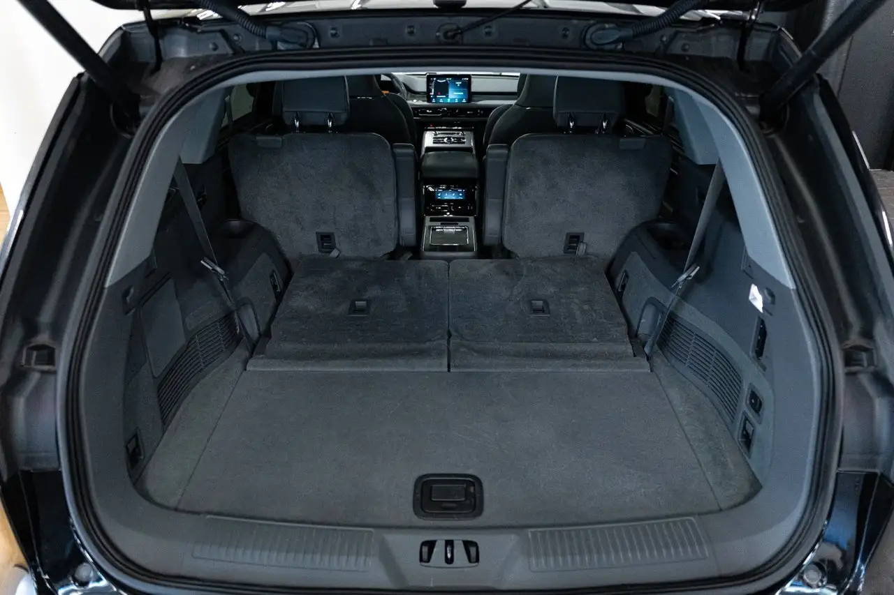 Lincoln Aviator снимка Lincoln Aviator