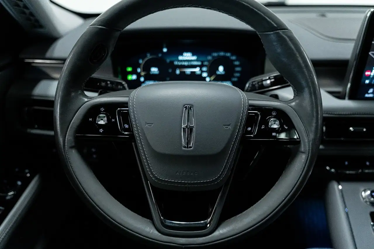 Lincoln Aviator снимка Lincoln Aviator
