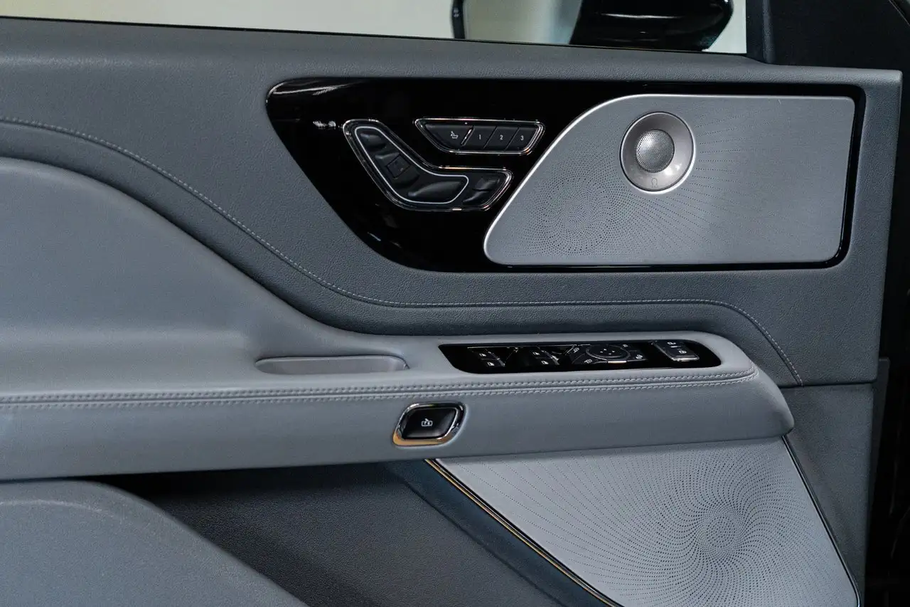 Lincoln Aviator снимка Lincoln Aviator