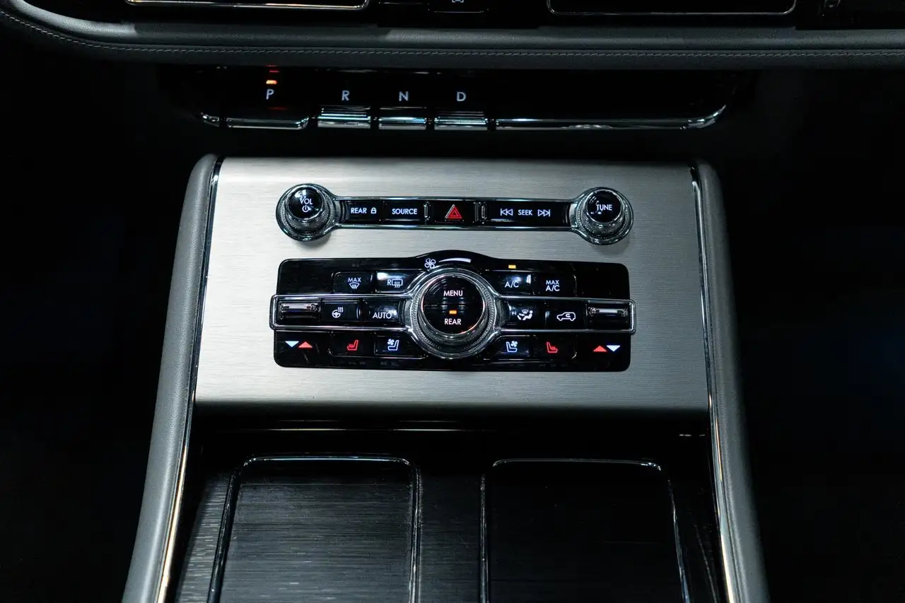 Lincoln Aviator снимка Lincoln Aviator