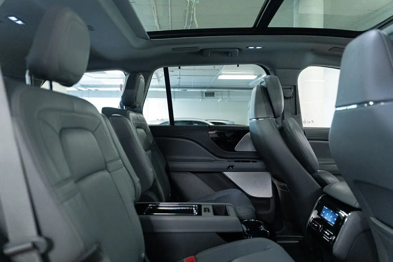 Lincoln Aviator снимка Lincoln Aviator