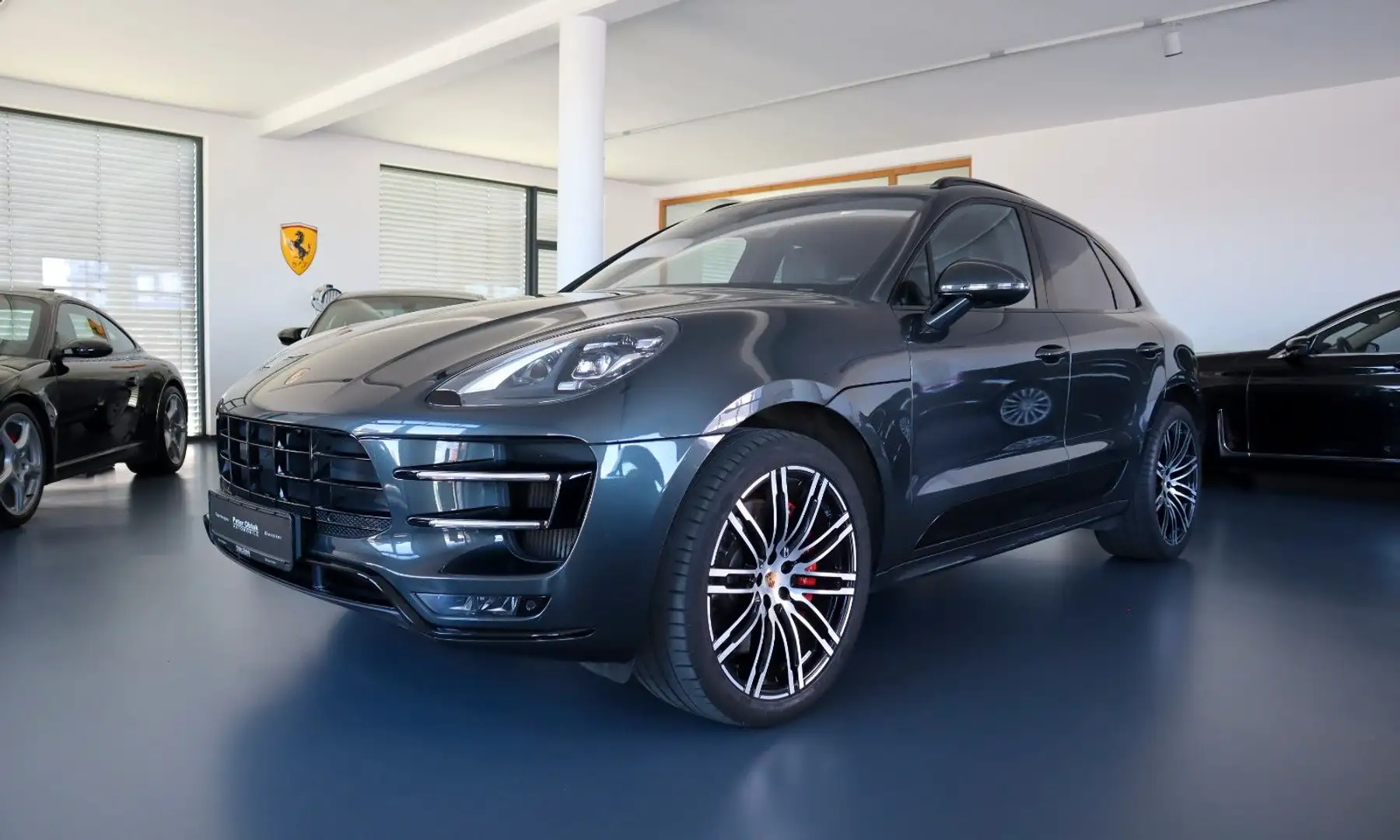Porsche Macan Turbo Performance Paket / Voll / Approved Grey - 2