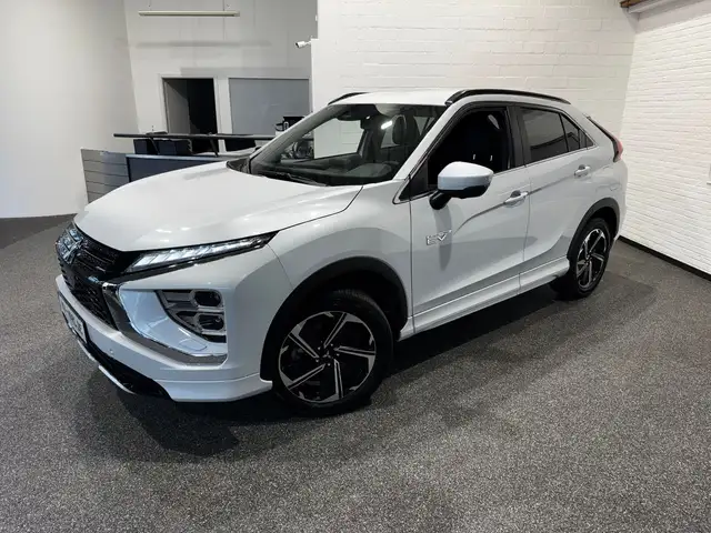 Mitsubishi Eclipse Cross Plus Select Black 4WD STANDHEIZUNG