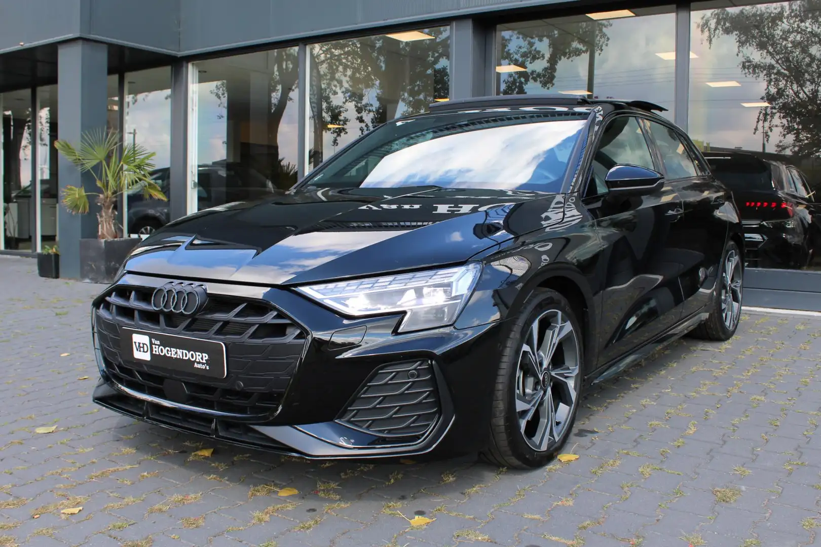 Audi A3 Sportback 35 TFSI S LINE PANO SONOS LED KEYLESS GO Zwart - 1