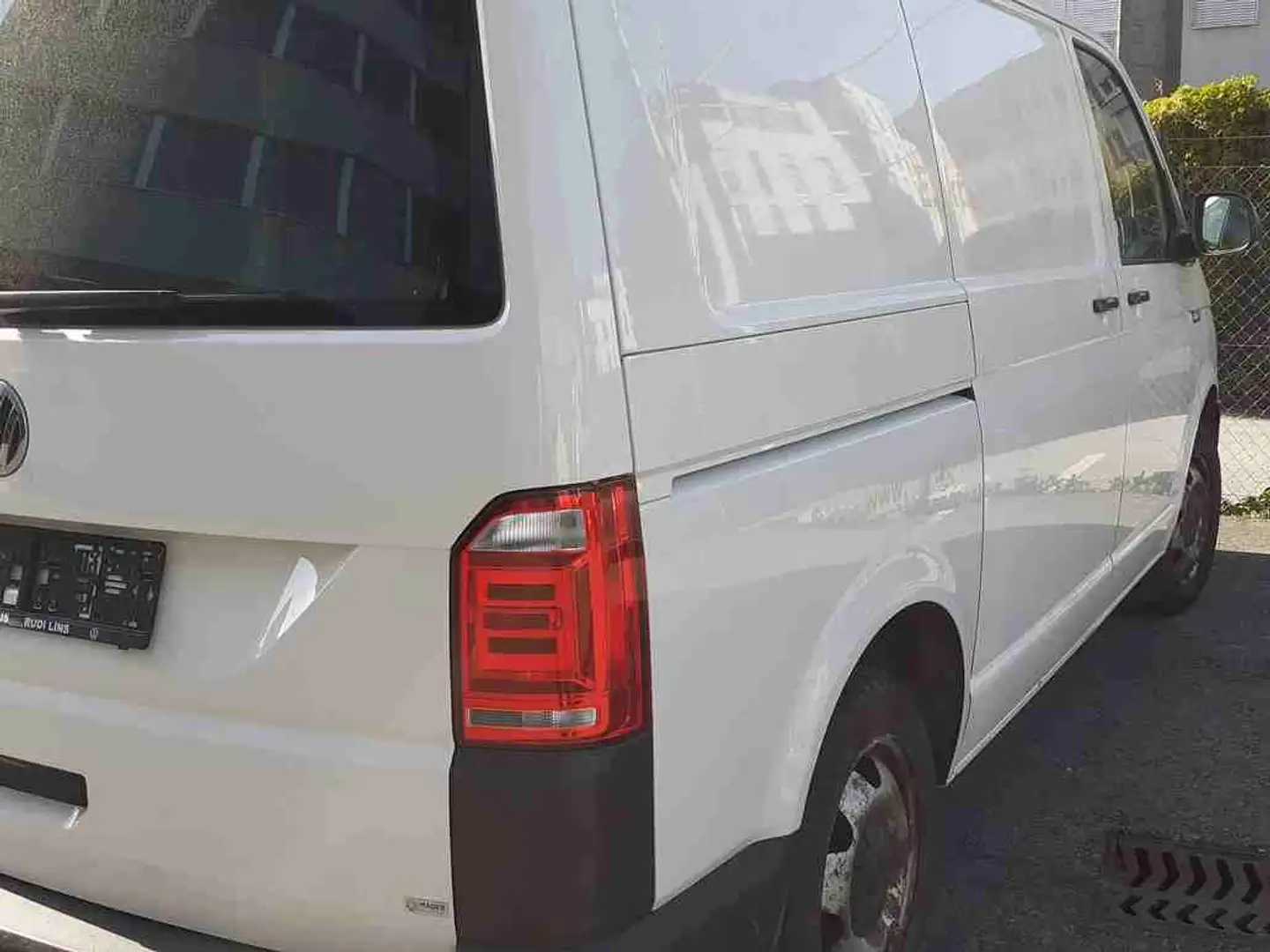 Volkswagen T6 Transporter Fahrgestell KR 2,0 TDI 4Motion BMT DSG Weiß - 2