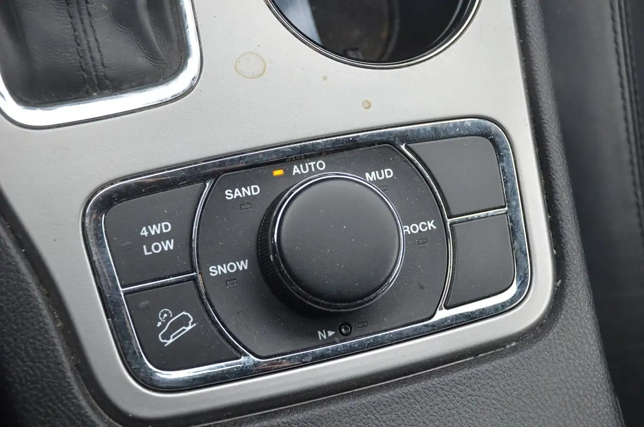 Jeep Grand Cherokee снимка Jeep Grand Cherokee
