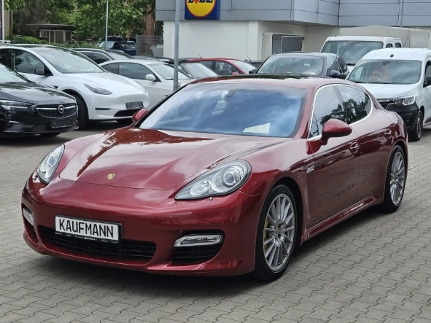 Porsche Panamera Turbo 4.8 Luftfederung AD Niveau StandHZG AHK-el. Red - 1
