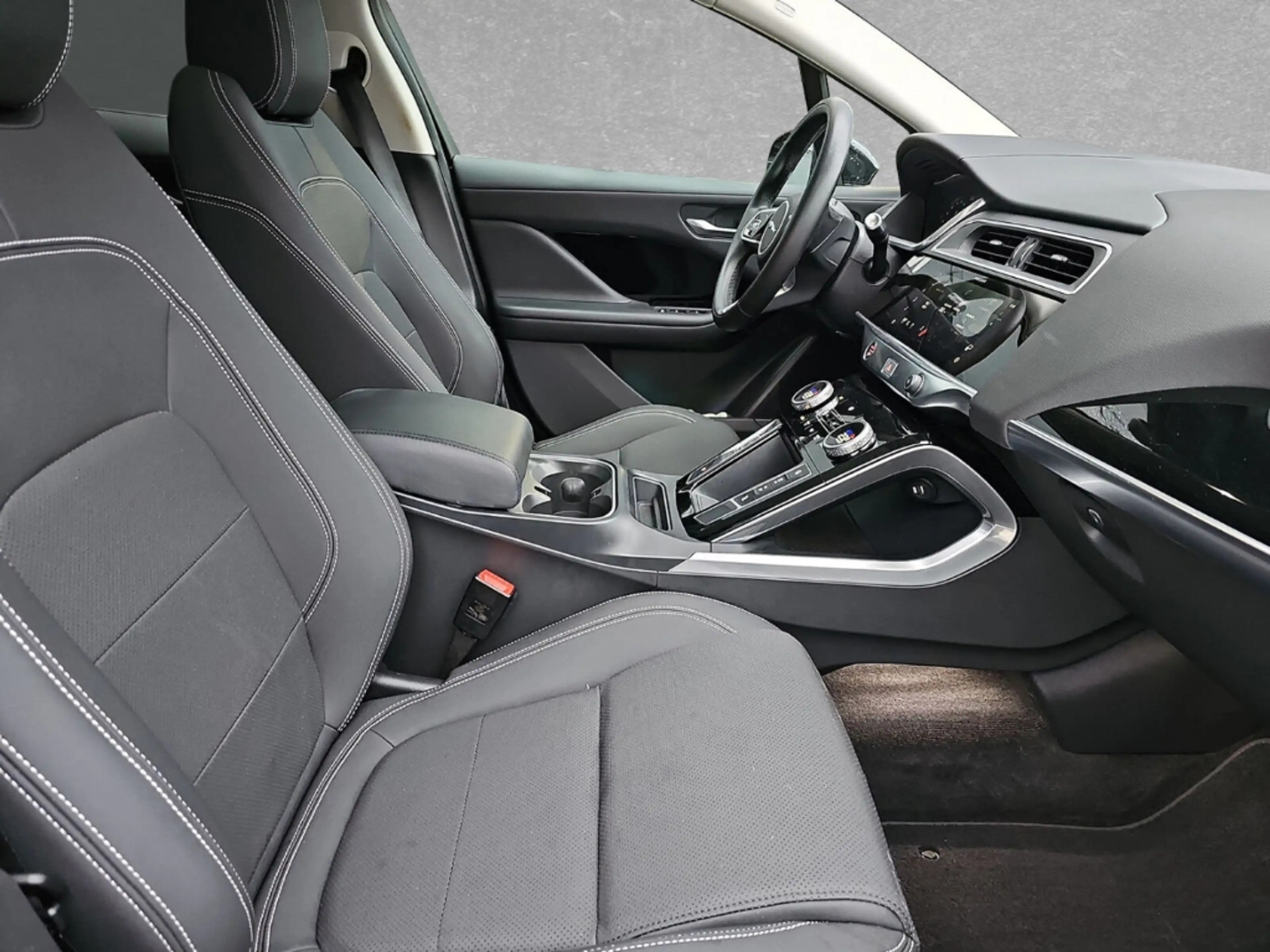 Jaguar I-Pace EV400 S — photo 4
