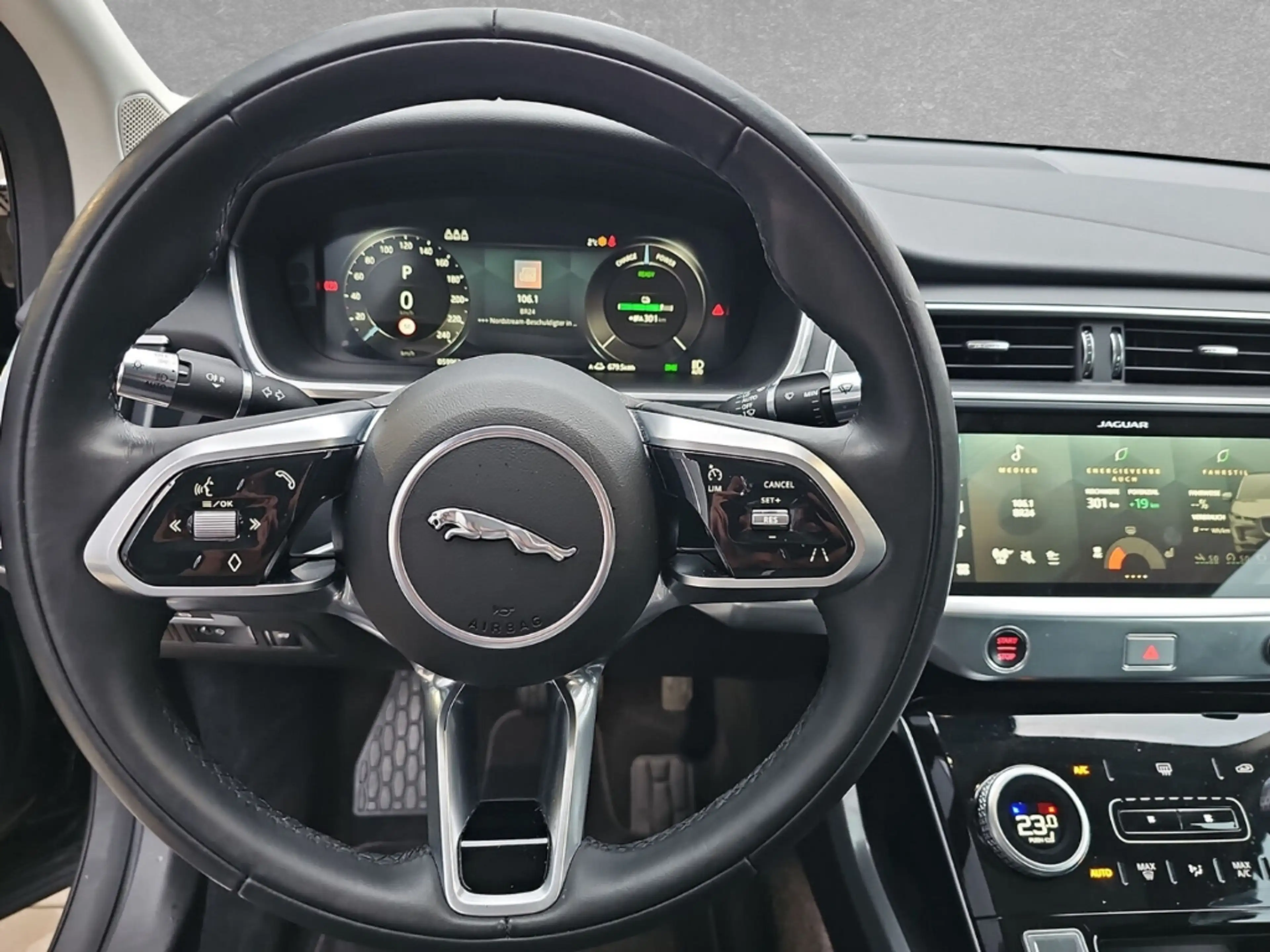 Jaguar I-Pace EV400 S — photo 12