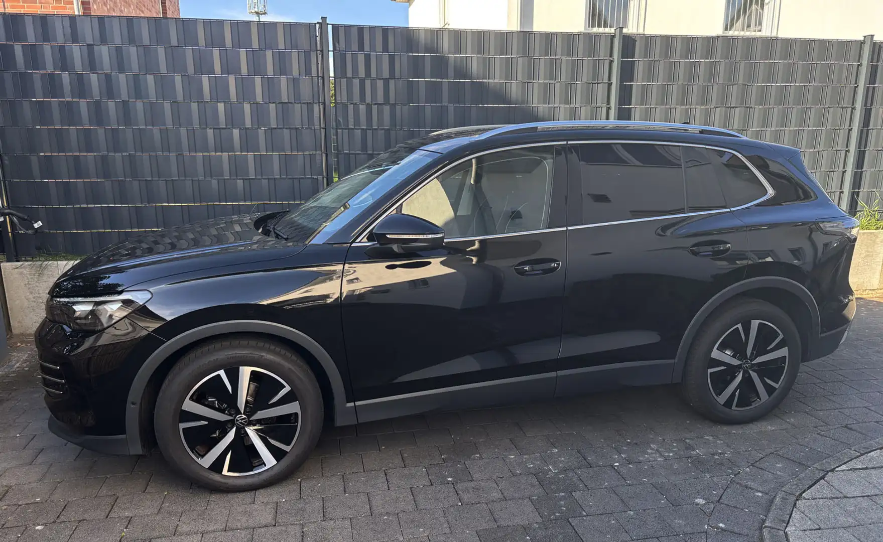Volkswagen Tiguan Tiguan 1.5 eTSI DSG Elegance; IQ Light; Pano; AHK; Schwarz - 2