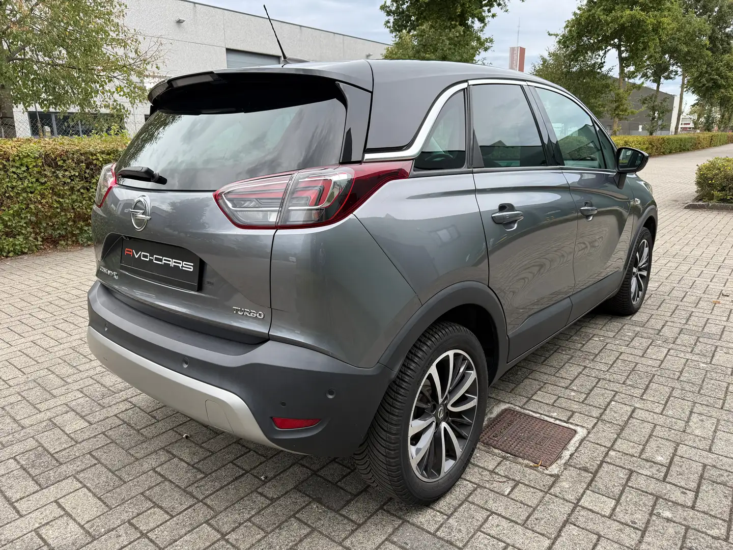 Opel Crossland X 1.2 Turbo AUT. * * * V E R K O C H T * * * Gris - 2