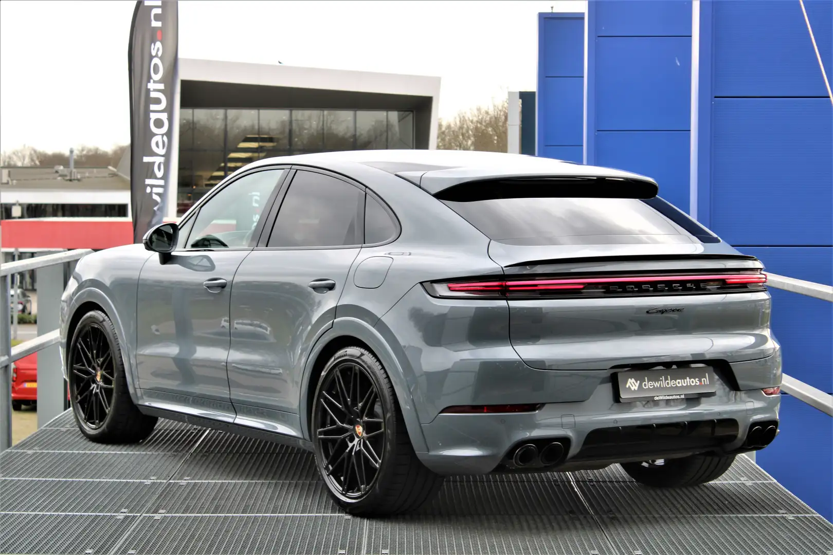 Porsche Cayenne Coupé 3.0 E-Hybrid Sport Design 470pk Pano Passang Gris - 2