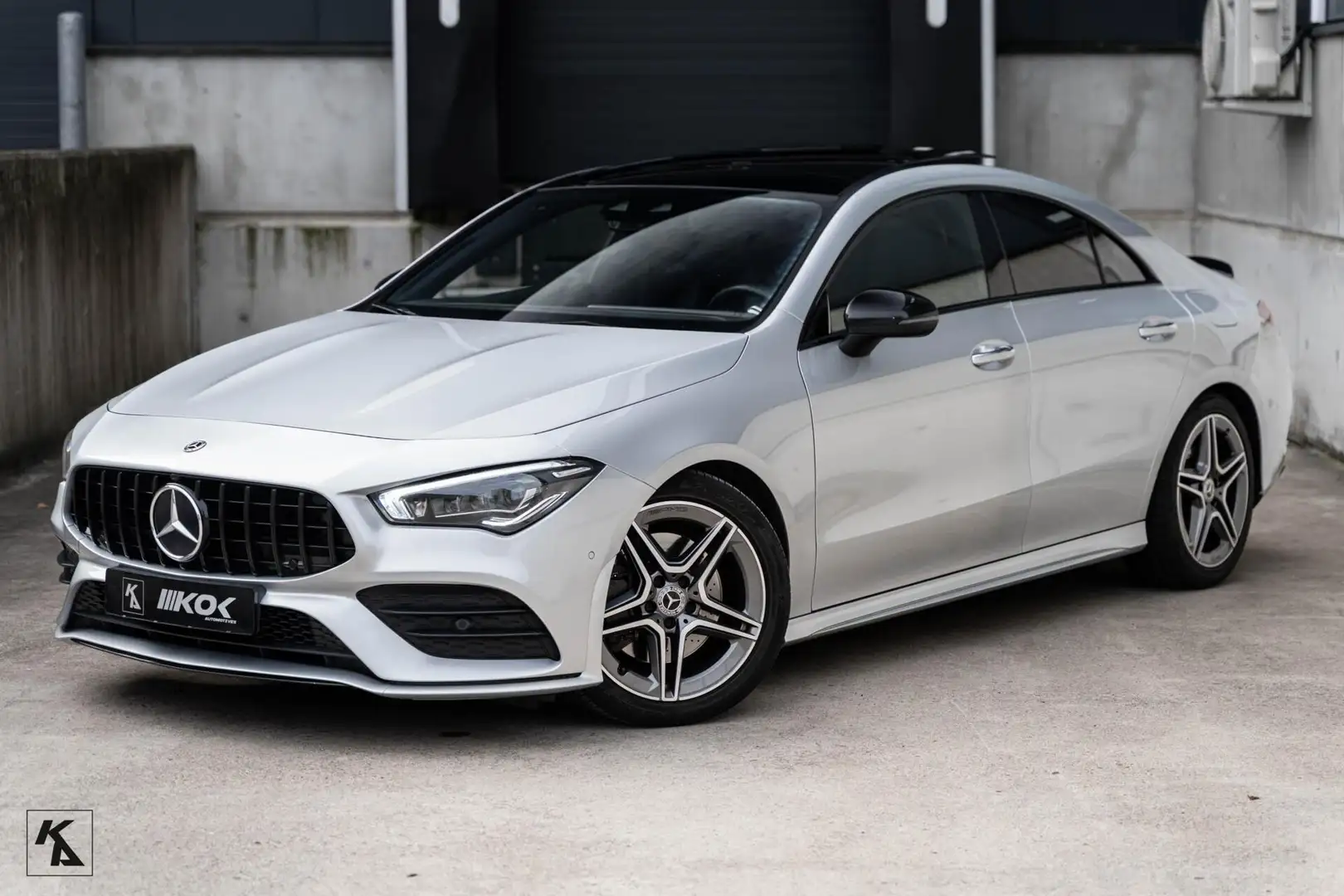 Mercedes-Benz CLA 200 Premium Plus Gris - 1