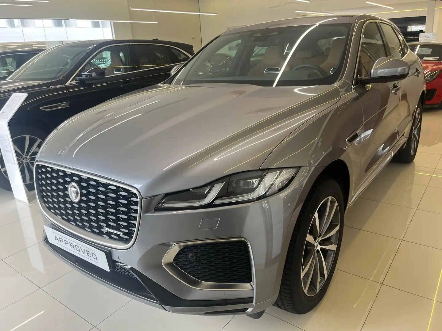 Jaguar F-Pace 2.0D l4 MHEV R-Dynamic S Aut. AWD 163 Gris - 1