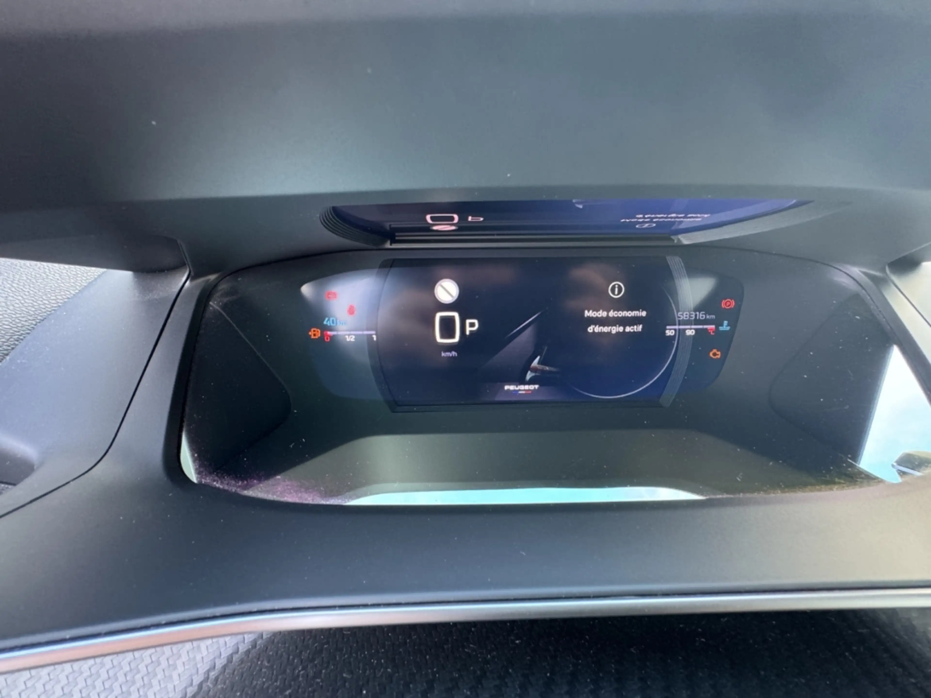 Peugeot 2008 Neuer GT PT 130 EAT8 Navi Leder 360 Kamera Massage — photo 15