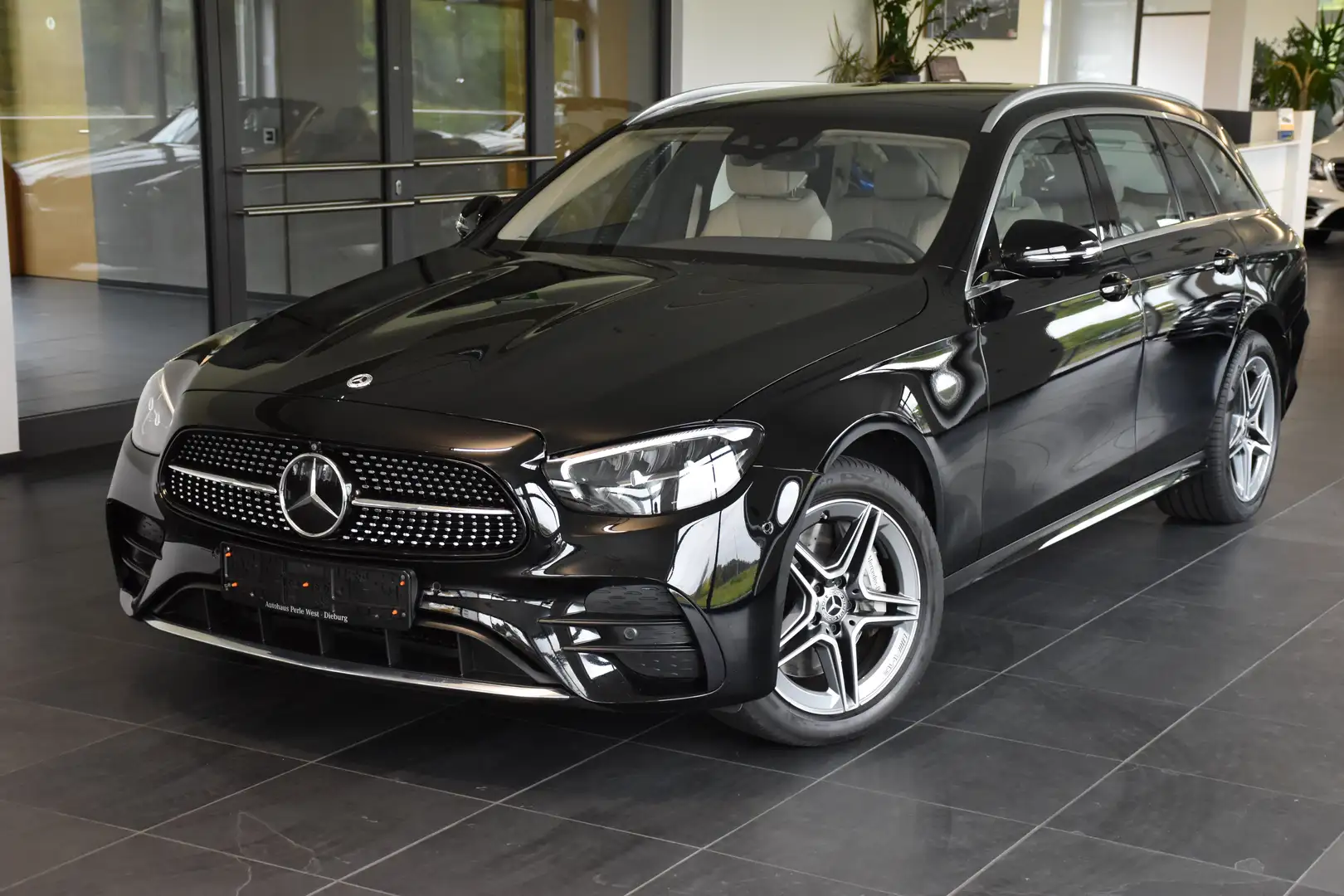 Mercedes-Benz E 300 E 300 de 4Matic T 9G AMG LINE"EXCLUSIVE"PANO"AHK" Schwarz - 2