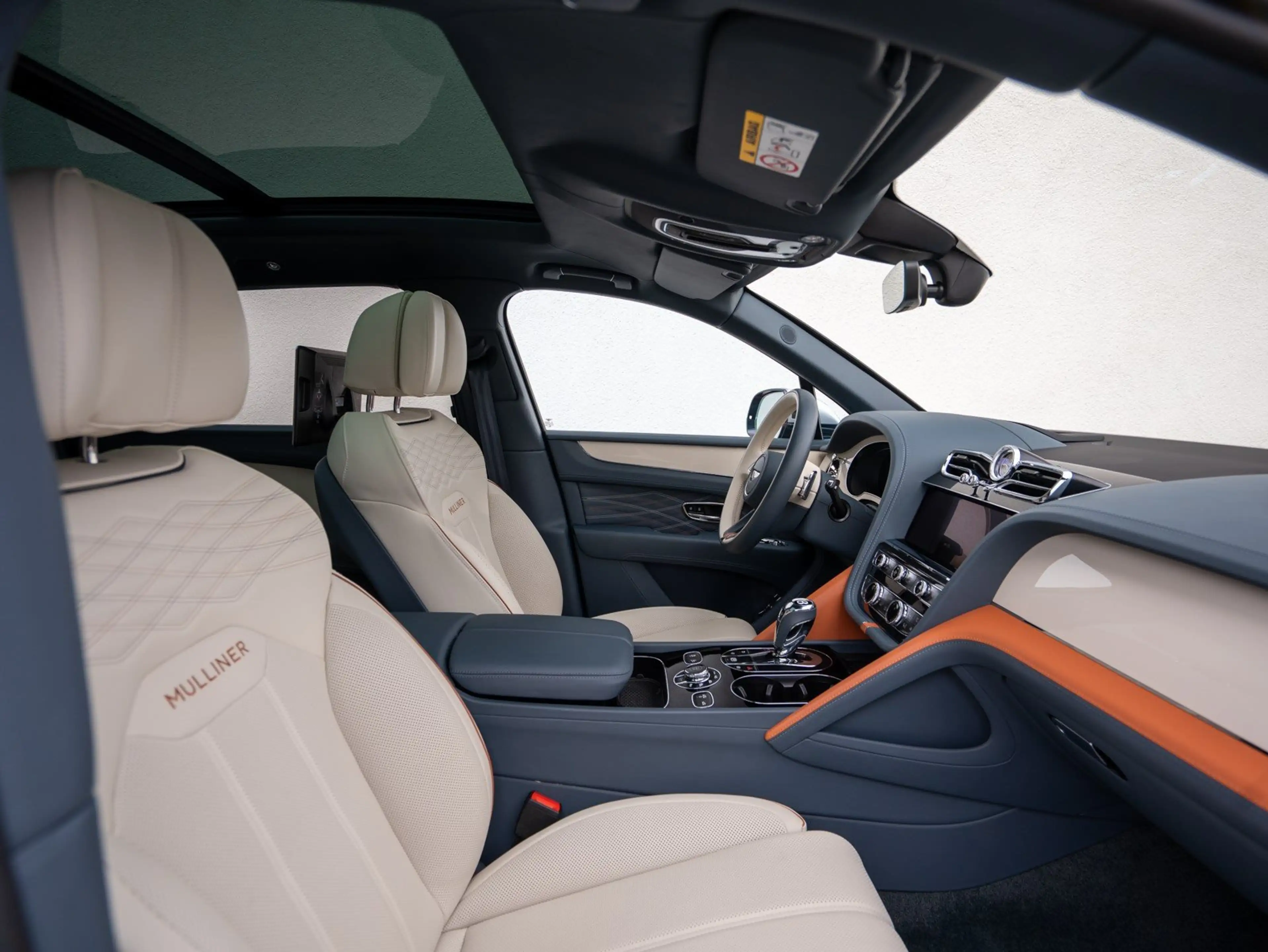 Bentley Bentayga EWB Mulliner V8 — photo 13